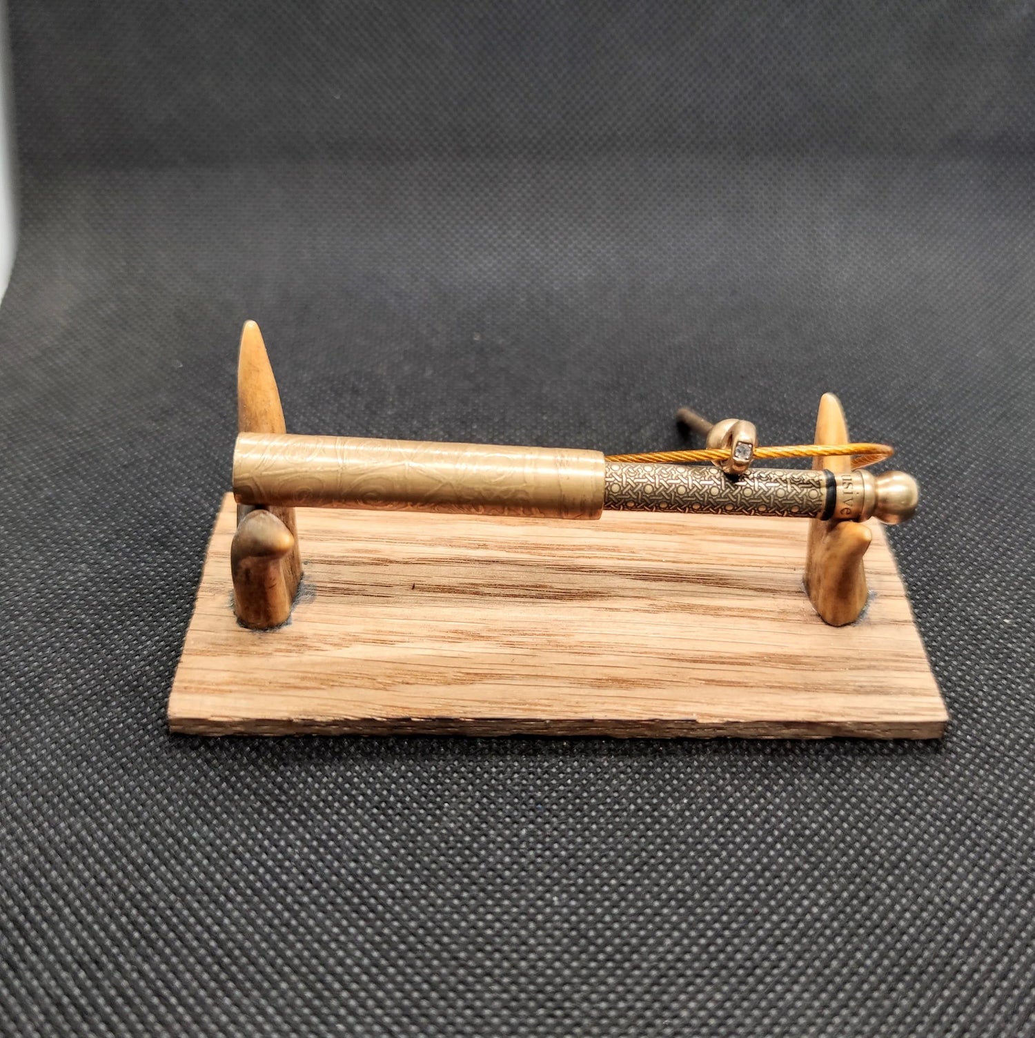 Handart keychain pipe with brilliant